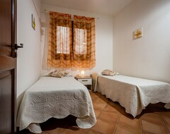 Cijela kuća/apartman Villa In Castellammare Del Golfo With 4 Bedrooms Sleeps 8 (Castellammare del Golfo, Italija)