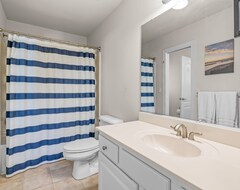 Entire House / Apartment Only 1 Block To The Beach And Has Access To Community Pool - Featured On Hgtv! (Cape Charles, USA)