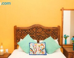 Otel Ikaro Suites Colonial (Cancun, Meksika)