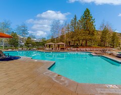 Cijela kuća/apartman Ski-in / Ski-out Condo W/ Private Patio, Shared Pool, & Other Resort Amenities (Squaw Valley, Sjedinjene Američke Države)