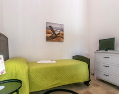 Toàn bộ căn nhà/căn hộ 8 Bedroom Accommodation In Rosolini Sr (Rosolini, Ý)