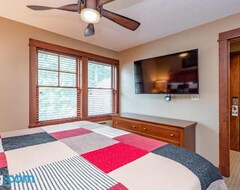B303 - One Bedroom & Loft Lake View Suite At Lakefront Hotel (Swanton, Sjedinjene Američke Države)