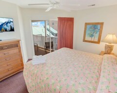 Toàn bộ căn nhà/căn hộ Incredible 8 Bedroom With 6 Full Bath. Pool, Jacuzzi And Grill Sleeps 22 (North Myrtle Beach, Hoa Kỳ)