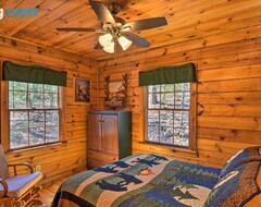 Cijela kuća/apartman Quiet And Cozy Cherry Log Cabin With Hot Tub And Fire Pit (Blu Ridž, Sjedinjene Američke Države)