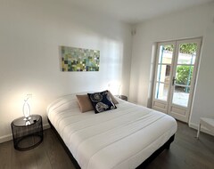 Koko talo/asunto En Bord De Mer - St Tropez Villa Denv.250 M²-7 Chambres (Saint-Tropez, Ranska)