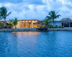 Entire House / Apartment Seabird Dwellings Villa With Private Splash Pool And Dock (Placencia, Belize)