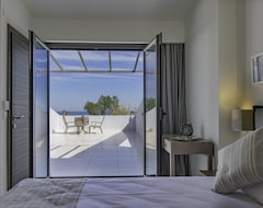 Hele huset/lejligheden New Beachfront Villa In Crete Next To Amenities, No Car Needed Blue Oyster 1 (Rethimno, Grækenland)