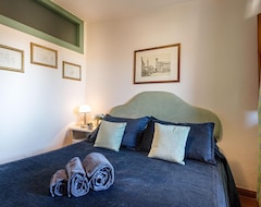 Koko talo/asunto Central Large Apartment Inside The Walls Of Lucca With Elevator And Wifi (Lucca, Italia)
