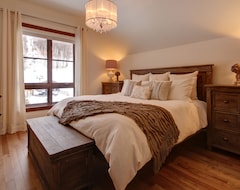 Hotel Best Ski In-out In Tremblant! Chic, Cathedral Ceiling, Hardwood Floors (Mont-Tremblant, Canada)