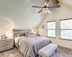 Hele huset/lejligheden New! Beautiful Oakley Cabin W/ Hot Tub & Views! (Oakley, USA)