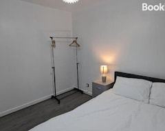 Entire House / Apartment 3 Bedroom Apartment Sleeps 8 (Edinburgh, United Kingdom)