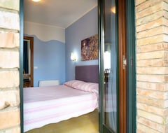 Hele huset/lejligheden Beautiful Apartment For 4 People With Wifi, Pool, A/c, Tv, Terrace And Parking (Termoli, Italien)