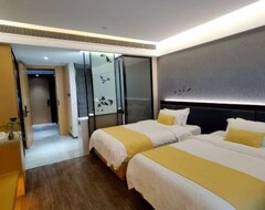 Khách sạn Ifree Hotel (Xinjin, Trung Quốc)