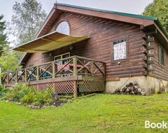 Koko talo/asunto Pet-friendly Jamestown Cabin With Fire Pit And Deck! (Chautauqua, Amerikan Yhdysvallat)