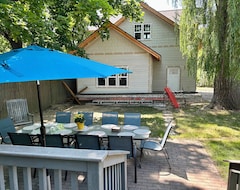 Entire House / Apartment The Lake Street Cottage ~ Walk to Town~ Bikes included! (Sandpoint, USA)