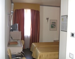 Hotel Mediterraneo (Collesalvetti, Italy)