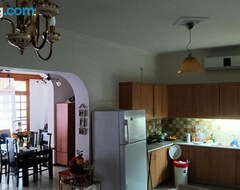 Koko talo/asunto Intro House (Loutraki, Kreikka)