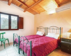 Toàn bộ căn nhà/căn hộ 3 Bedroom Accommodation In Orgosolo (Orgosolo, Ý)