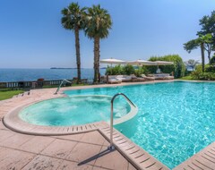 Hotel Villa Capri (Gardone Riviera, Italia)