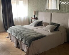 Cijela kuća/apartman Two Bedroom Apartment With Private Parking (Torino, Italija)