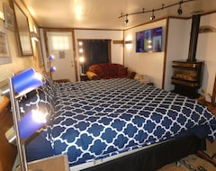 Hotel West Yellowstone Studio Just One Mile From Yellowstone National Park! (West Yellowstone, USA)