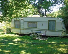 Khu cắm trại Dormitory Caravan On Permalieu (Wassy, Pháp)