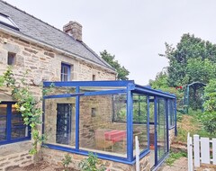 Toàn bộ căn nhà/căn hộ Small Stone House With Authentic Garden (Confort-Meilars, Pháp)