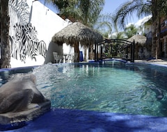 Khách sạn Hotel & Bungalows Las Palmas (Villa Corona, Mexico)