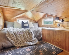 Koko talo/asunto Pendergrass Tiny Home Cabin On Pond W/ Fire Pit! (Pendergrass, Amerikan Yhdysvallat)