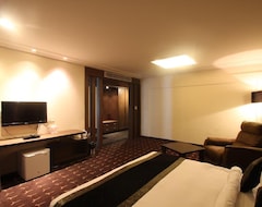 Hotel Oyo Premium Delhi Road Meerut (Meerut, India)