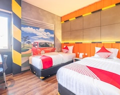 Otel RedDoorz Plus @ Doorman Guest House (Bandung, Endonezya)
