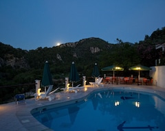 Khách sạn Hotel Daphne (Agios Konstantinos, Hy Lạp)