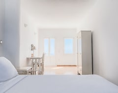 CSky Hotel Santorini (Imerovigli, Greece)