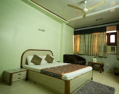 Hotel Woodland Deluxe (Delhi, India)