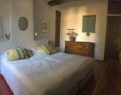 Toàn bộ căn nhà/căn hộ Charming 3 Bedroom Village House In The Drome Provençal For Relaxing Holidays (Venterol, Pháp)