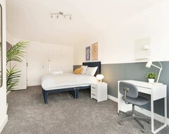 Entire House / Apartment Railway Rooms (Doncaster, United Kingdom)