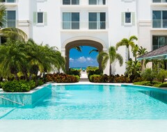 Khách sạn West Bay Club (Providenciales, Quần đảo Turks and Caicos)