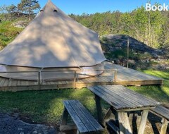 Leirintäalue Hommen Gard Glamping (Risør, Norja)