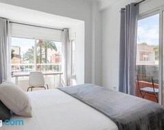 Casa/apartamento entero Lujoso Apartamento De 3 Habitaciones Con Balcon. (Alicante, España)
