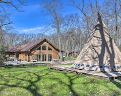 Entire House / Apartment New! Racoon River Haven: Indoor Pool & Outdoor Fun (Adel, USA)