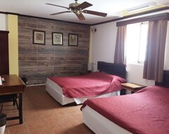 Khách sạn Two Bed Room At Easy Inn Hotel -number 2 (Belize City, Belize)