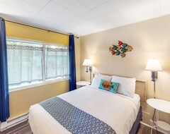 Hotel Retro Beach Motel Room With Fast Wifi - Walk To Downtown Shops & Restaurants (Bandon, USA)