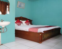 Hotelli Oyo 92831 Penginapan Raja (Sukabumi, Indonesia)