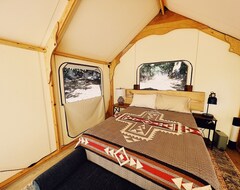 Entire House / Apartment Luxury Wine Country Yurt Great for any Season (McMinnville, USA)