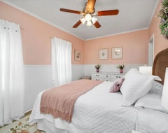 Casa/apartamento entero The Pink Flamingo - 10 Mins From The Beach! (Vero Beach, EE. UU.)