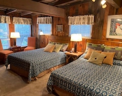 Entire House / Apartment Secluded Rustic Log Cabin At 4,000 Ft With Spectacular Views & Modern Amenities. (Independence, USA)