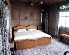 Hotel Butts Clermount Houseboat (Srinagar, Indija)