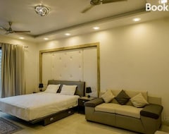 Cijela kuća/apartman Delightful 7-bedroom Place With Pool & Big Gardens (Nadiad, Indija)