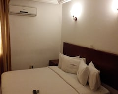 Khách sạn Afrikiko Riverfront Resort (Tema, Ghana)