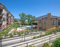 Toàn bộ căn nhà/căn hộ Modern King 1bd With A Beautiful Outdoor Pool! (West Des Moines, Hoa Kỳ)